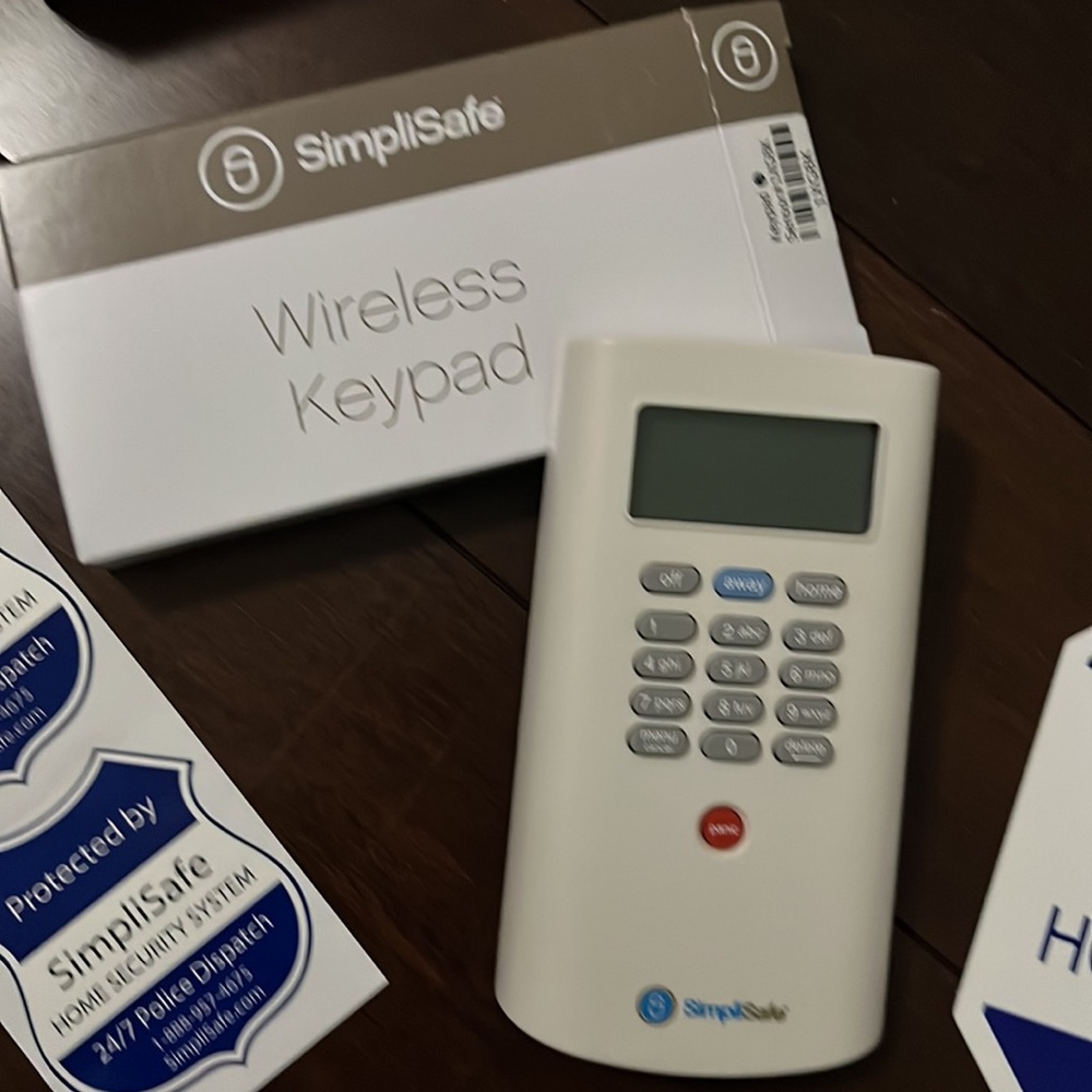 SimpliSafe security system - Picture 2 of 9